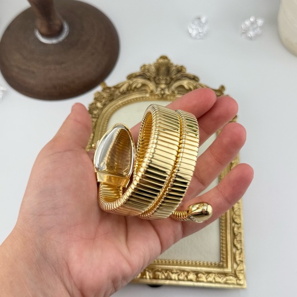 HOT ITEM – Serpenti-Inspired Gold Coil Watch – Bestseller! - Picture 8 of 17